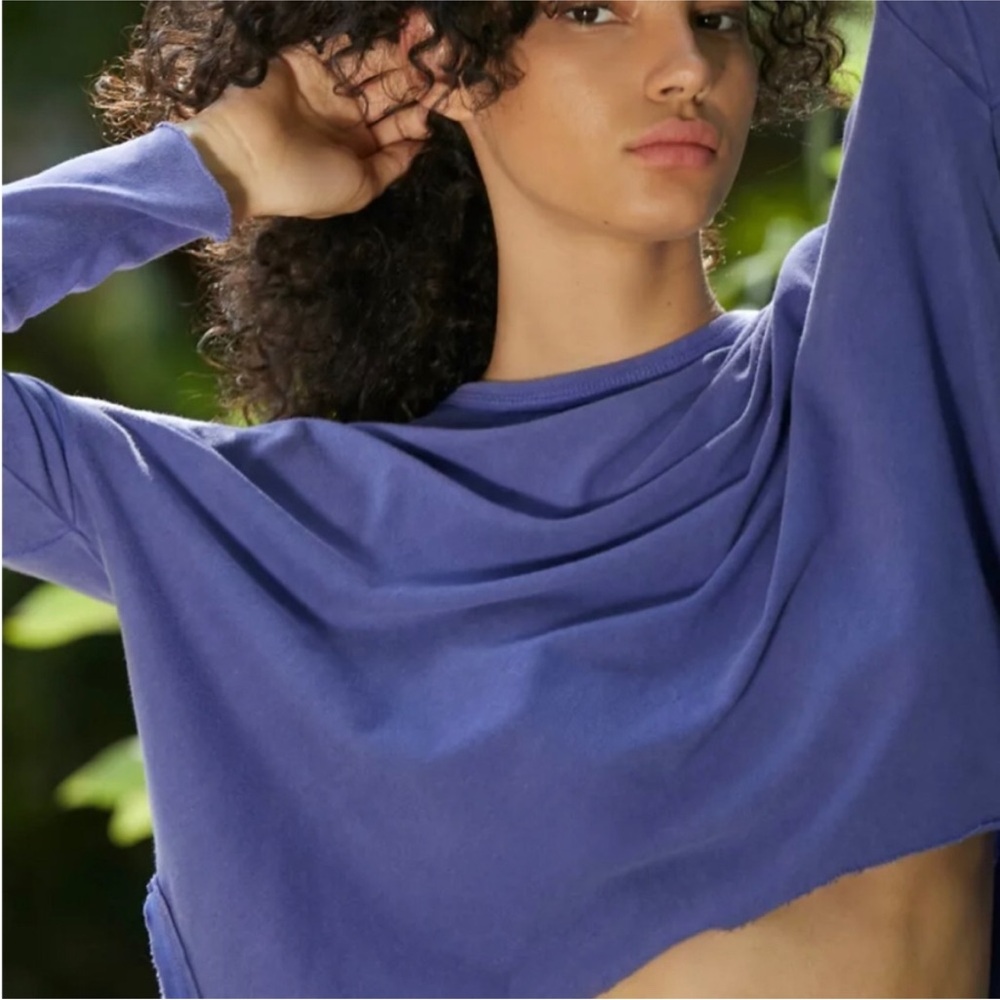NWT Urban Outfitters Asymmetrical Long Sleeve. Size:Small. Excellent condition - Picture 2 of 12